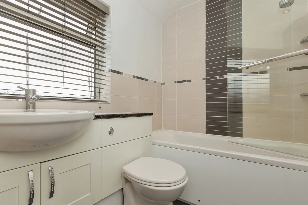 Grenville Close, Burnham, Slough, photo 11
