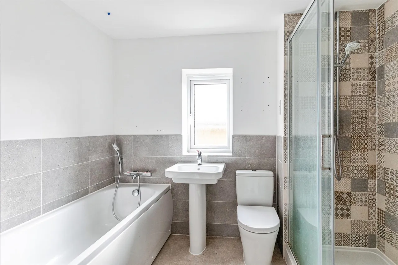 Sapphire Street, Irthlingborough, NN9, photo 8