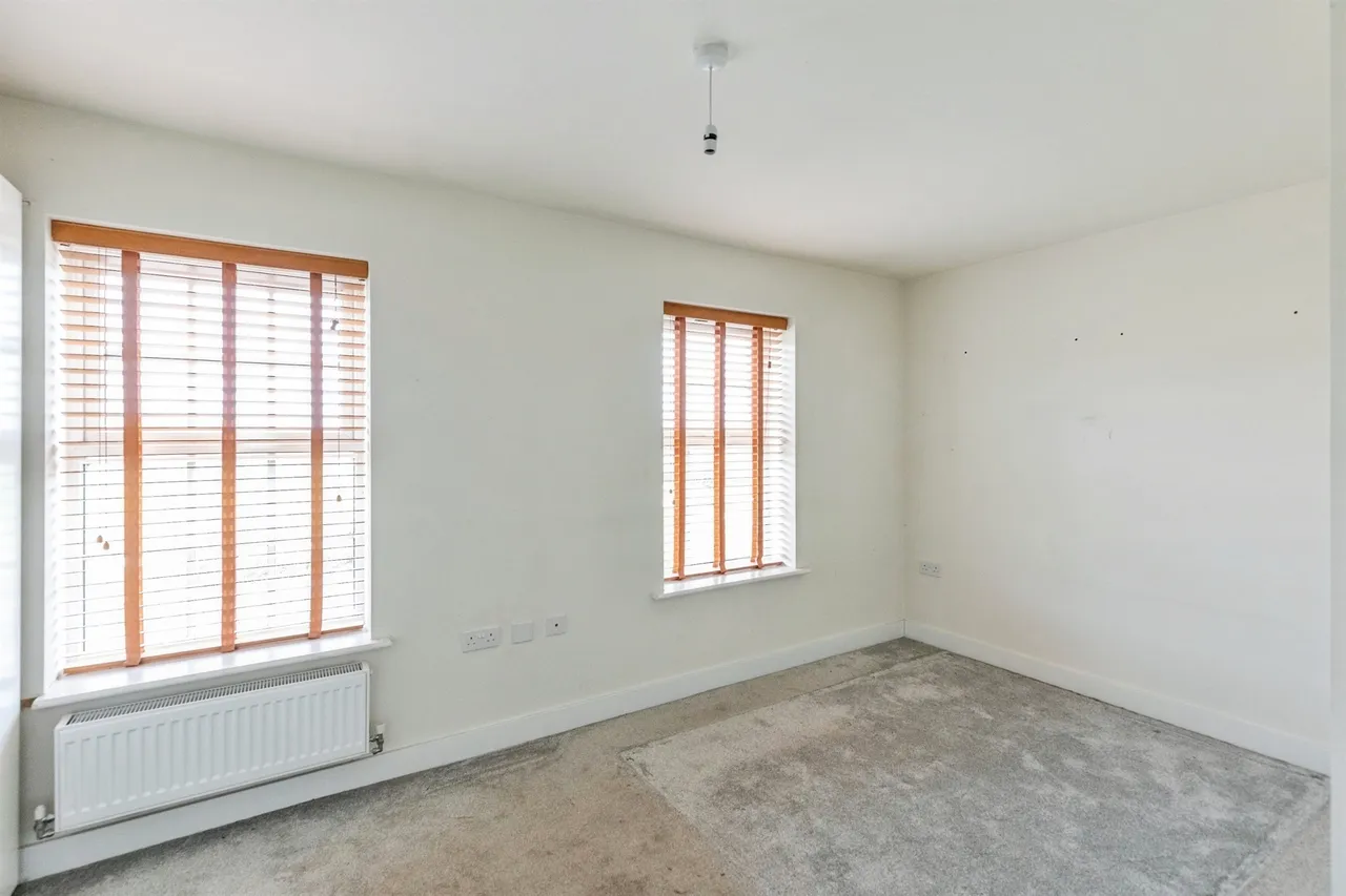 Sapphire Street, Irthlingborough, NN9, photo 7