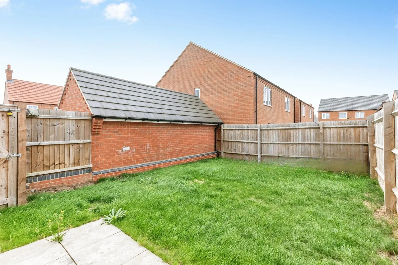 Sapphire Street, Irthlingborough, NN9, photo 4