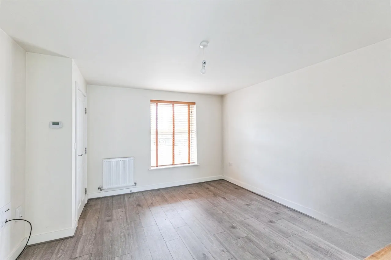 Sapphire Street, Irthlingborough, NN9, photo 5