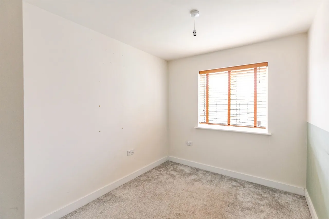 Sapphire Street, Irthlingborough, NN9, photo 10