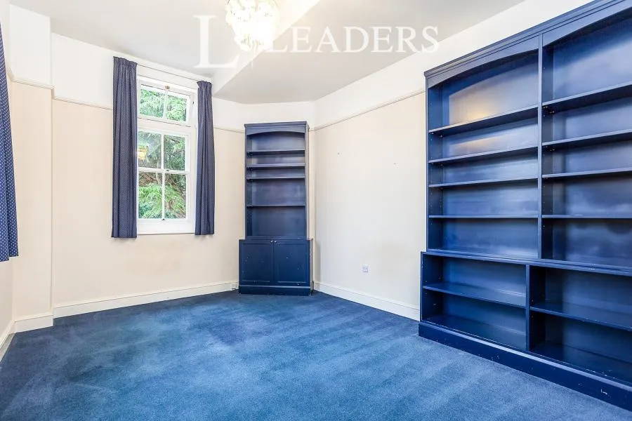 Oak Tree Way, Horsham, RH13, photo 10