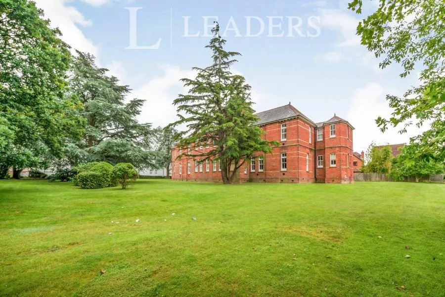 Oak Tree Way, Horsham, RH13, photo 12
