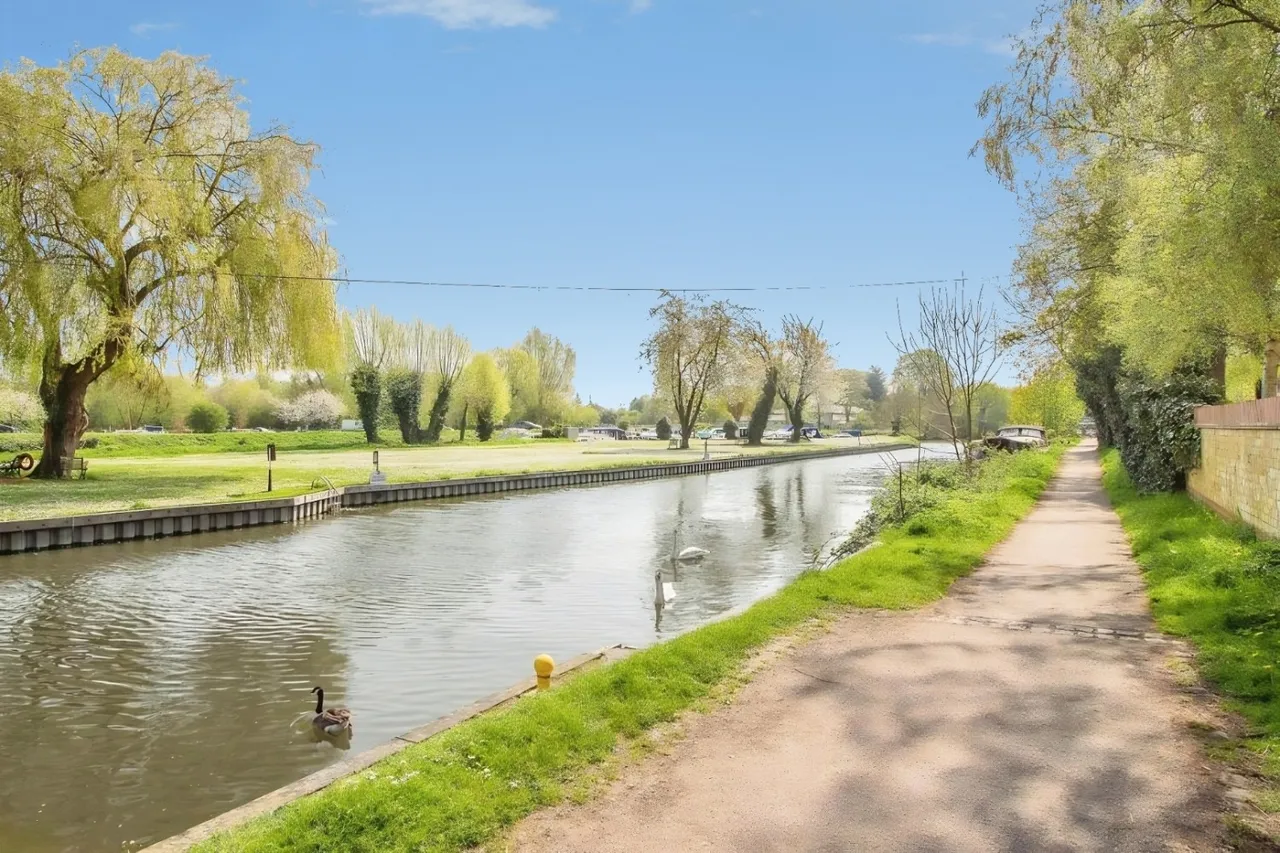 River Meads, St Margarets, SG12, photo 8