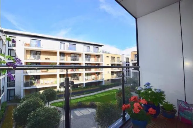 36 Knaresborough Drive, Wandsworth, photo 2