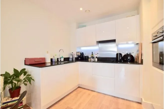 36 Knaresborough Drive, Wandsworth, photo 4