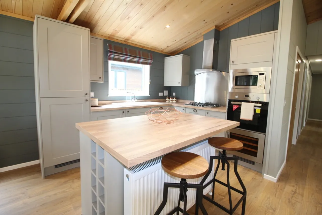 Aspen Corner, Brokerswood Holiday Park, Brokerswood, photo 5