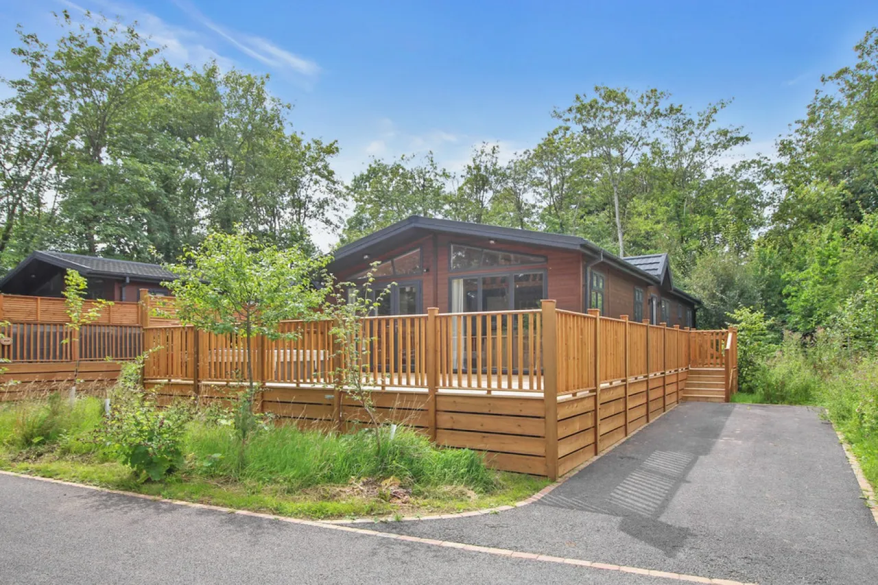 4 bed park home for sale — Aspen Corner, Brokerswood Holiday Park, Brokerswood
