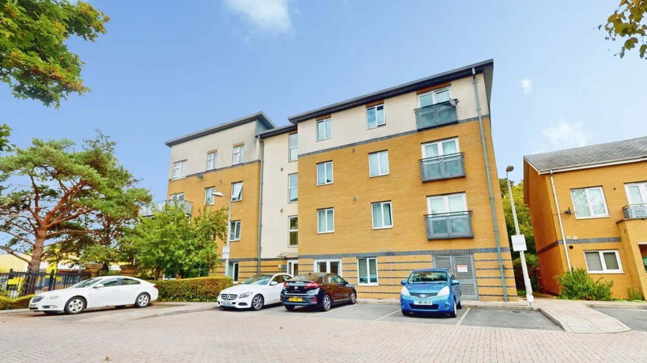 2 bed flat for sale, Providence Park, Cheltenham, GL51