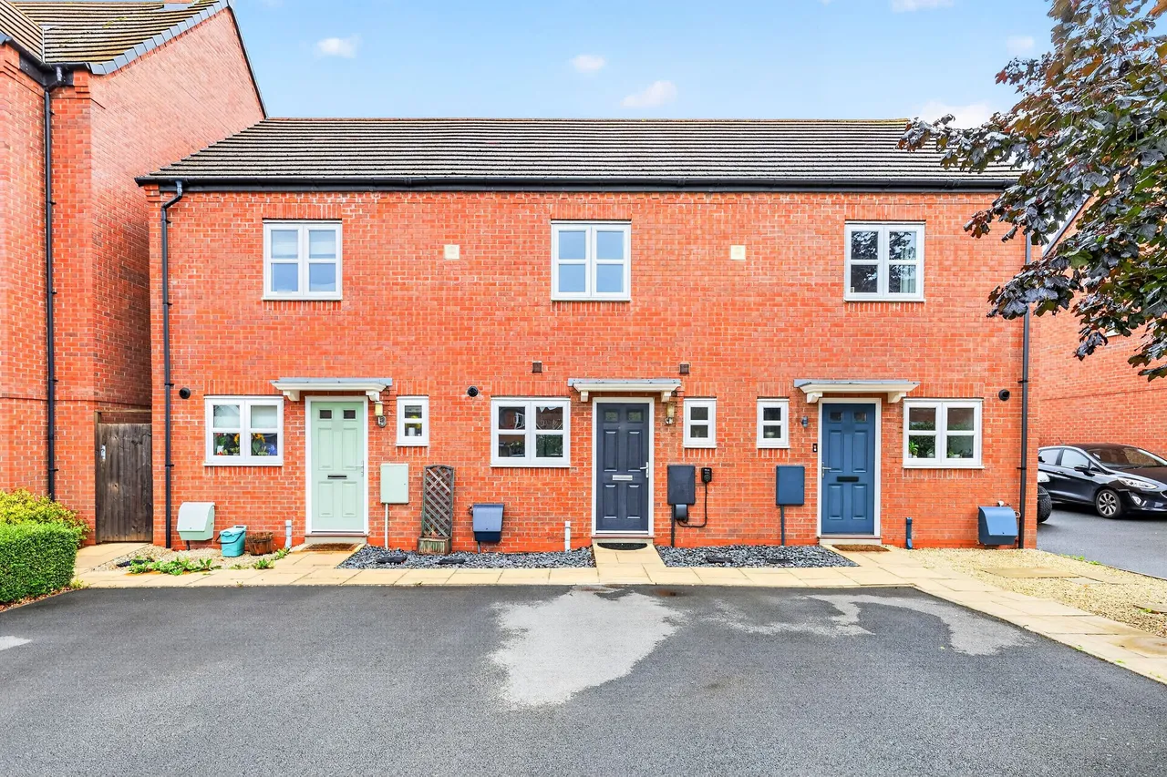 2 bed house for sale — Chatham Road, Meon Vale, CV37