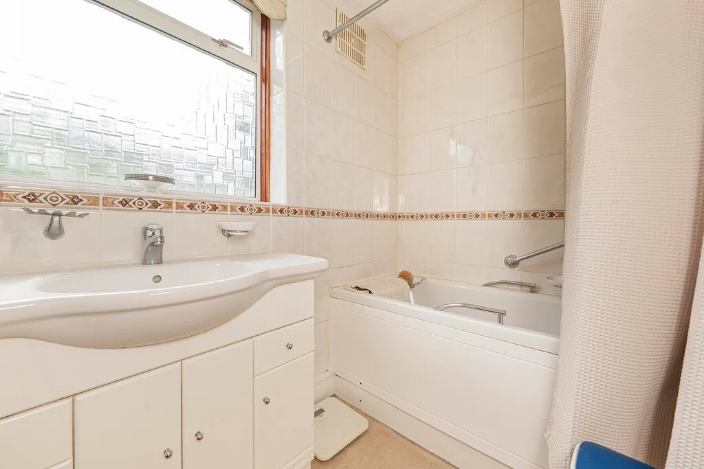 The Glen, Eastcote, HA5, photo 10