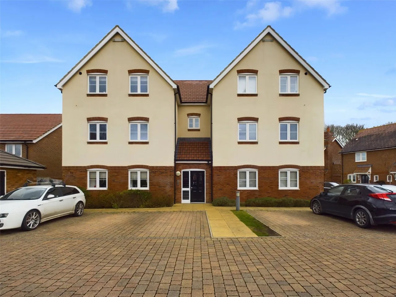 2 bed flat for sale, Emmington View, Chinnor, OX39