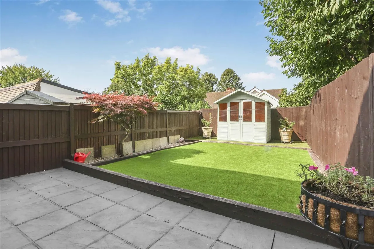 Courtlands Crescent, Banstead, SM7 2PL, photo 11