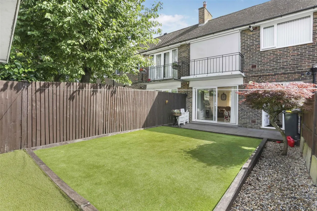 Courtlands Crescent, Banstead, SM7 2PL, photo 10