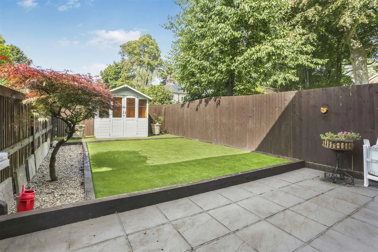 Courtlands Crescent, Banstead, SM7 2PL, photo 9