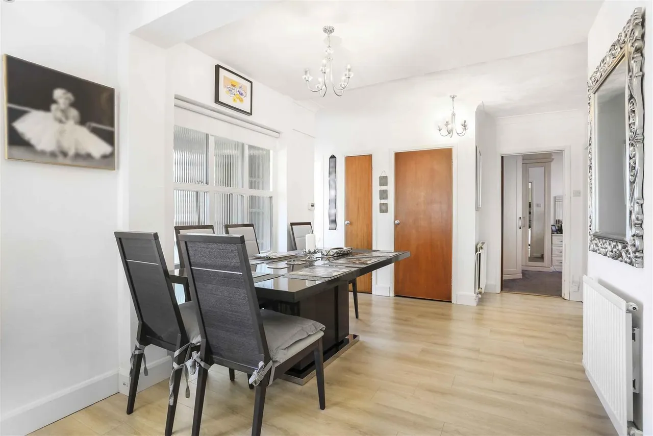 Courtlands Crescent, Banstead, SM7 2PL, photo 7
