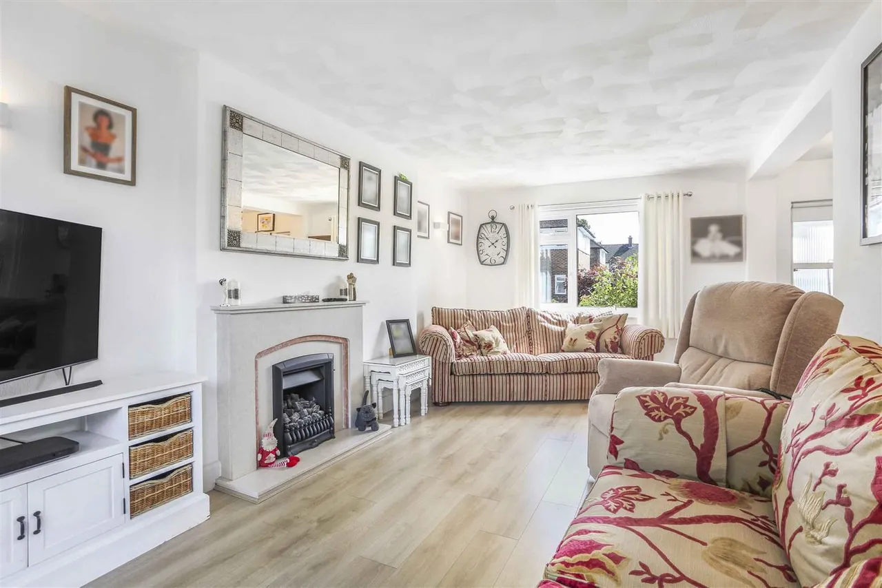 Courtlands Crescent, Banstead, SM7 2PL, photo 5