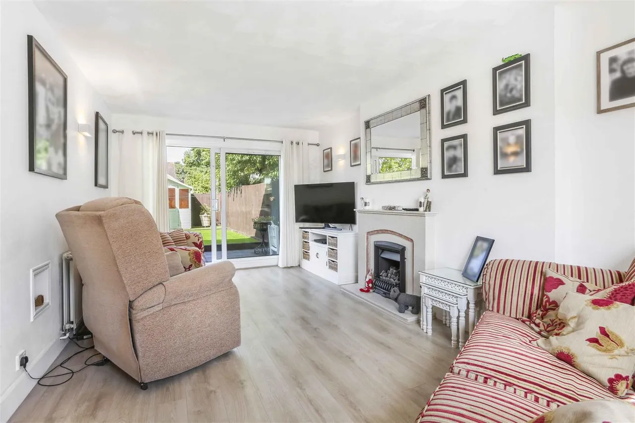 Courtlands Crescent, Banstead, SM7 2PL, photo 4