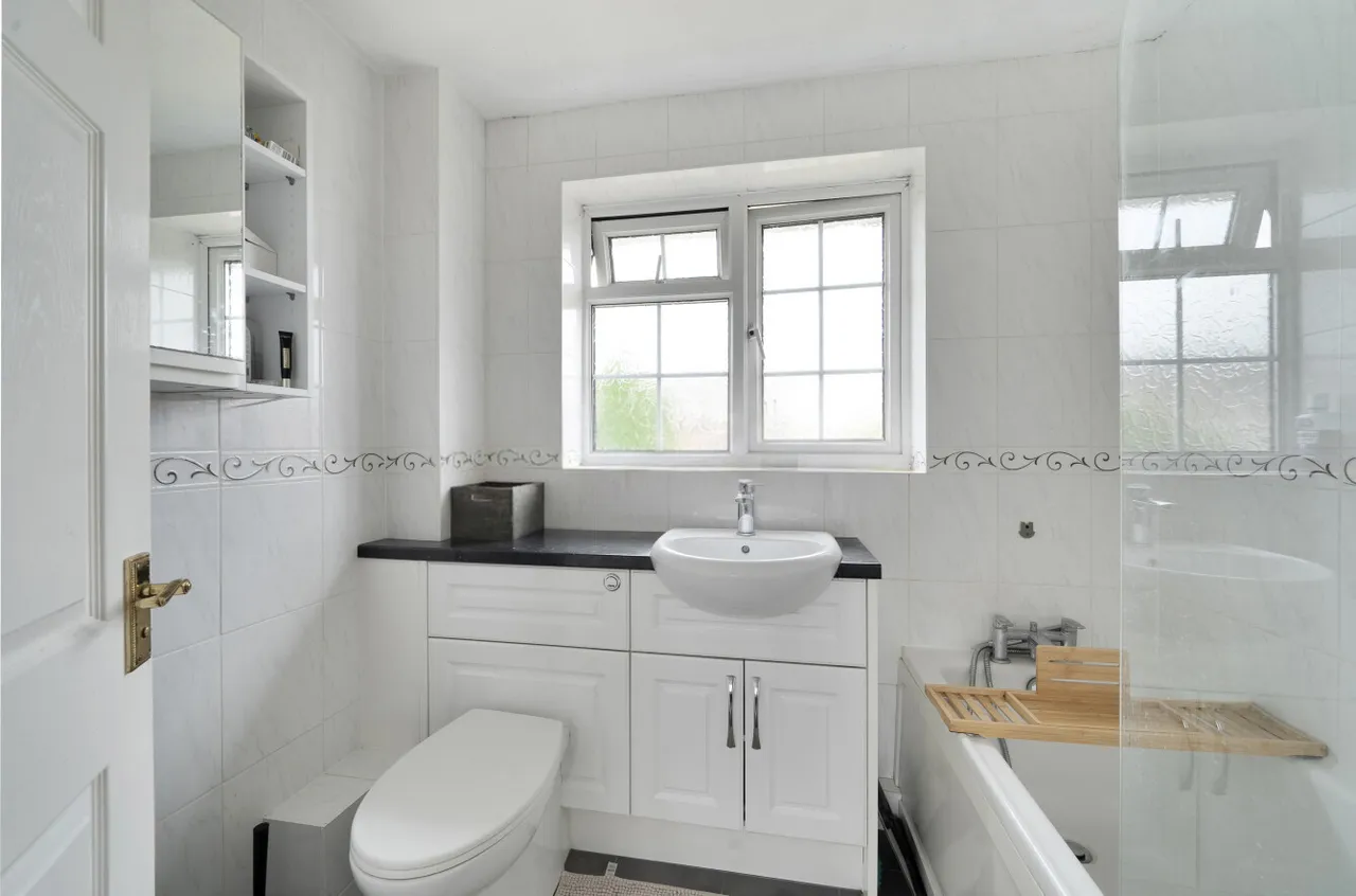Wey Close, Ash, Surrey, GU12 6LY, photo 8