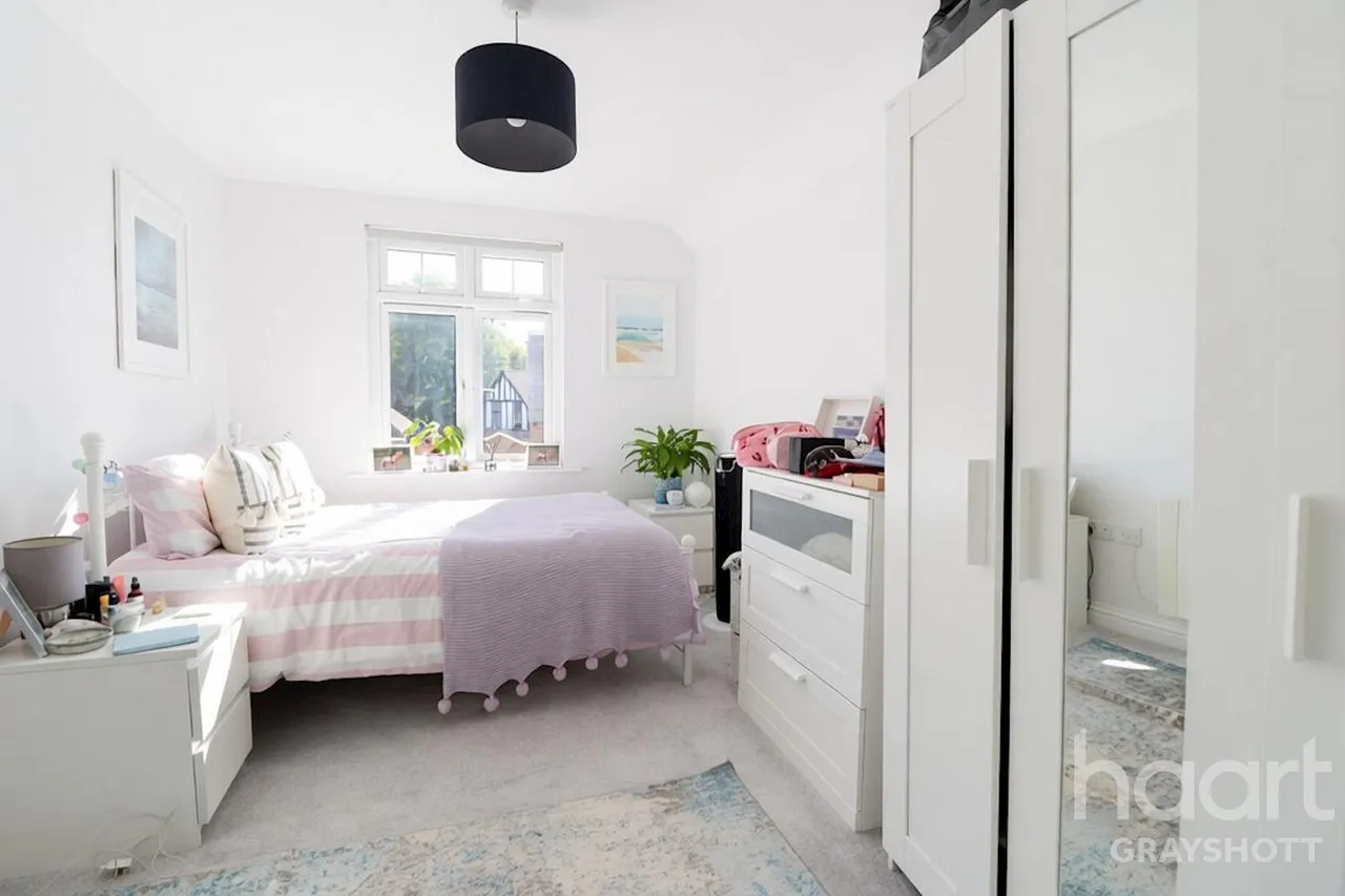 Beacon Hill Road, Hindhead, GU26, photo 4