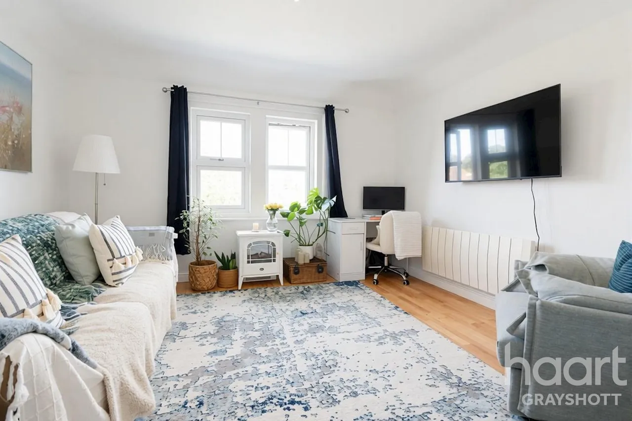 Beacon Hill Road, Hindhead, GU26, photo 2