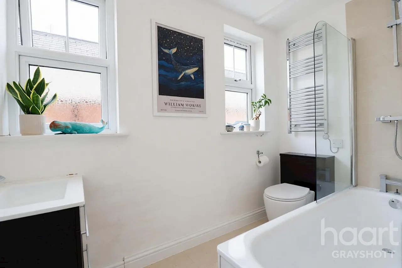 Beacon Hill Road, Hindhead, GU26, photo 6