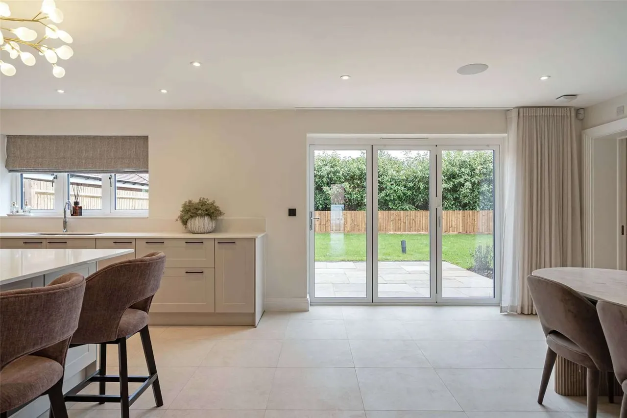 Braeburns, Barton Road, Welford On Avon, Warwickshire, CV37 8EZ, photo 6
