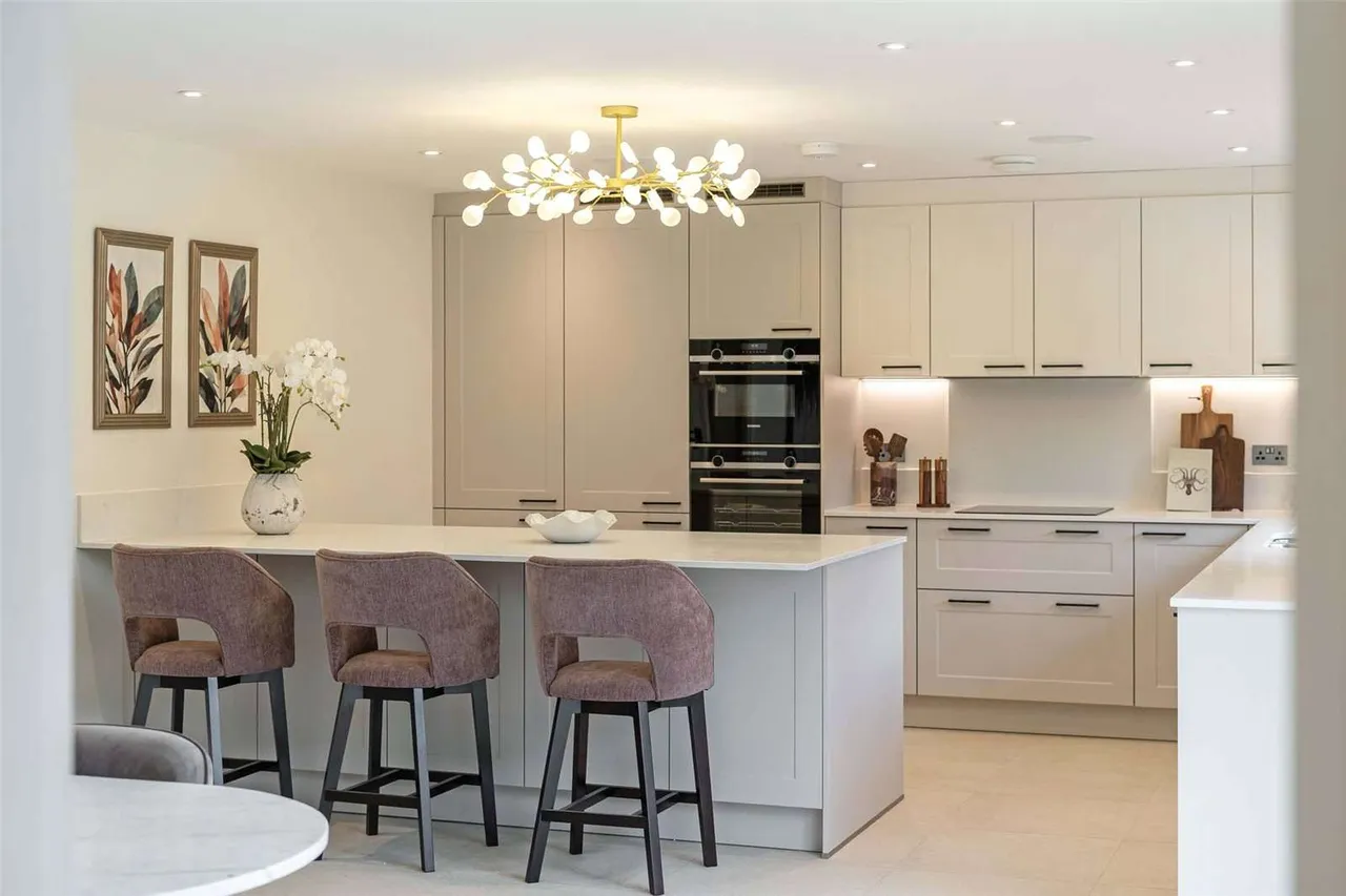 Braeburns, Barton Road, Welford On Avon, Warwickshire, CV37 8EZ, photo 4