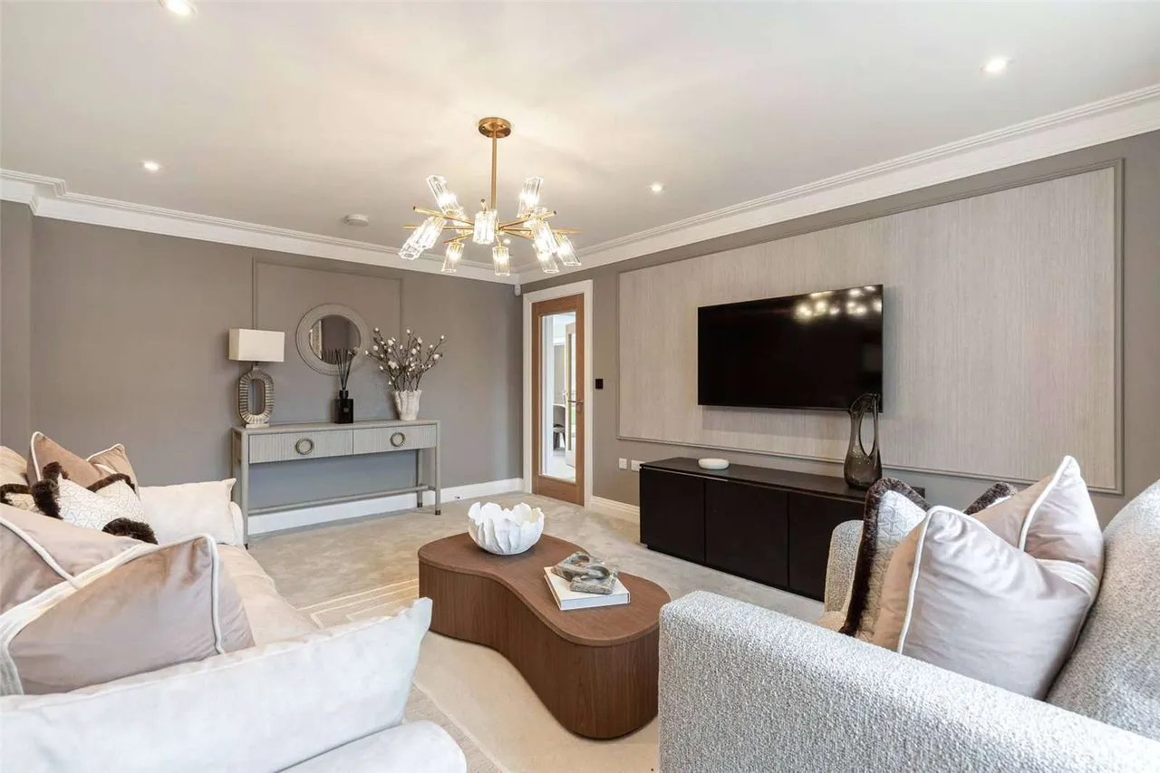 Braeburns, Barton Road, Welford On Avon, Warwickshire, CV37 8EZ, photo 5