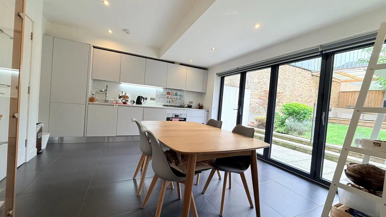 3 bed house to rent — Woodford Green IG8