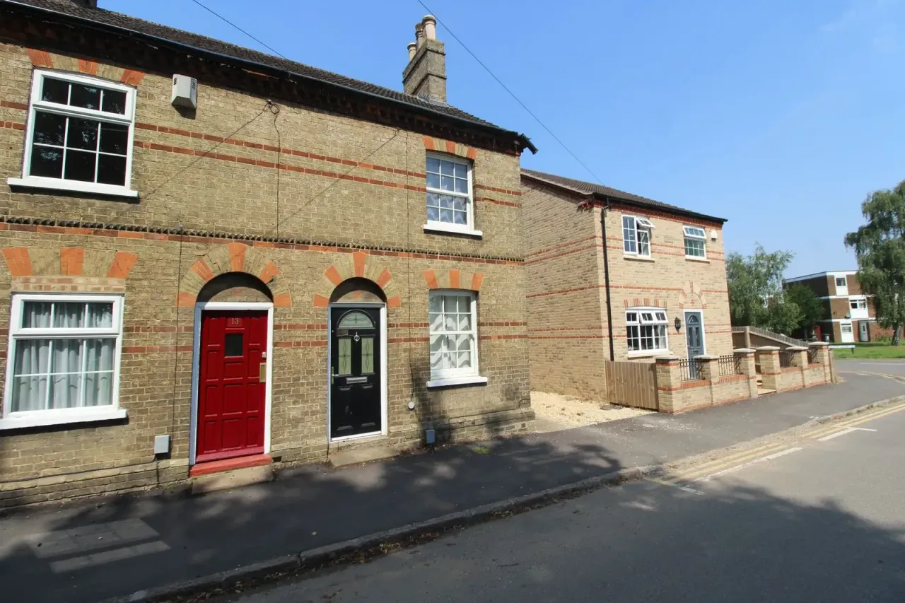 2 bed house for sale, The Green, Stotfold, SG5