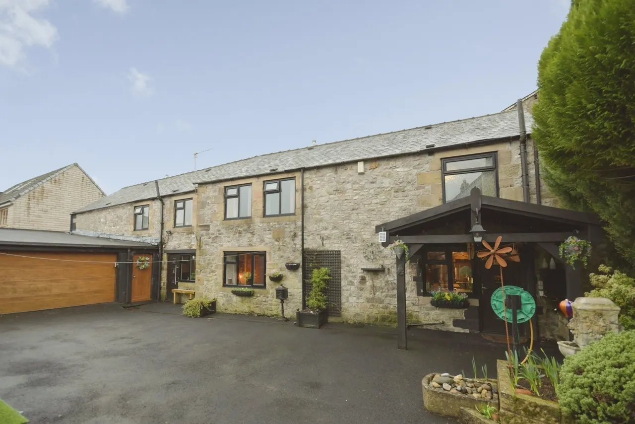 4 bed property for sale — Fairfield Road, Buxton, Derbyshire, SK17