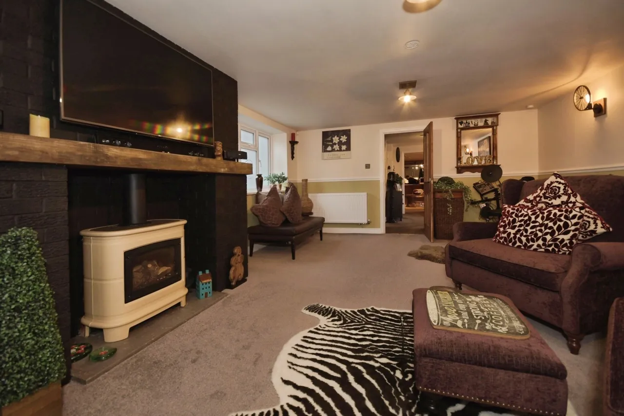 Fairfield Road, Buxton, Derbyshire, SK17, photo 9
