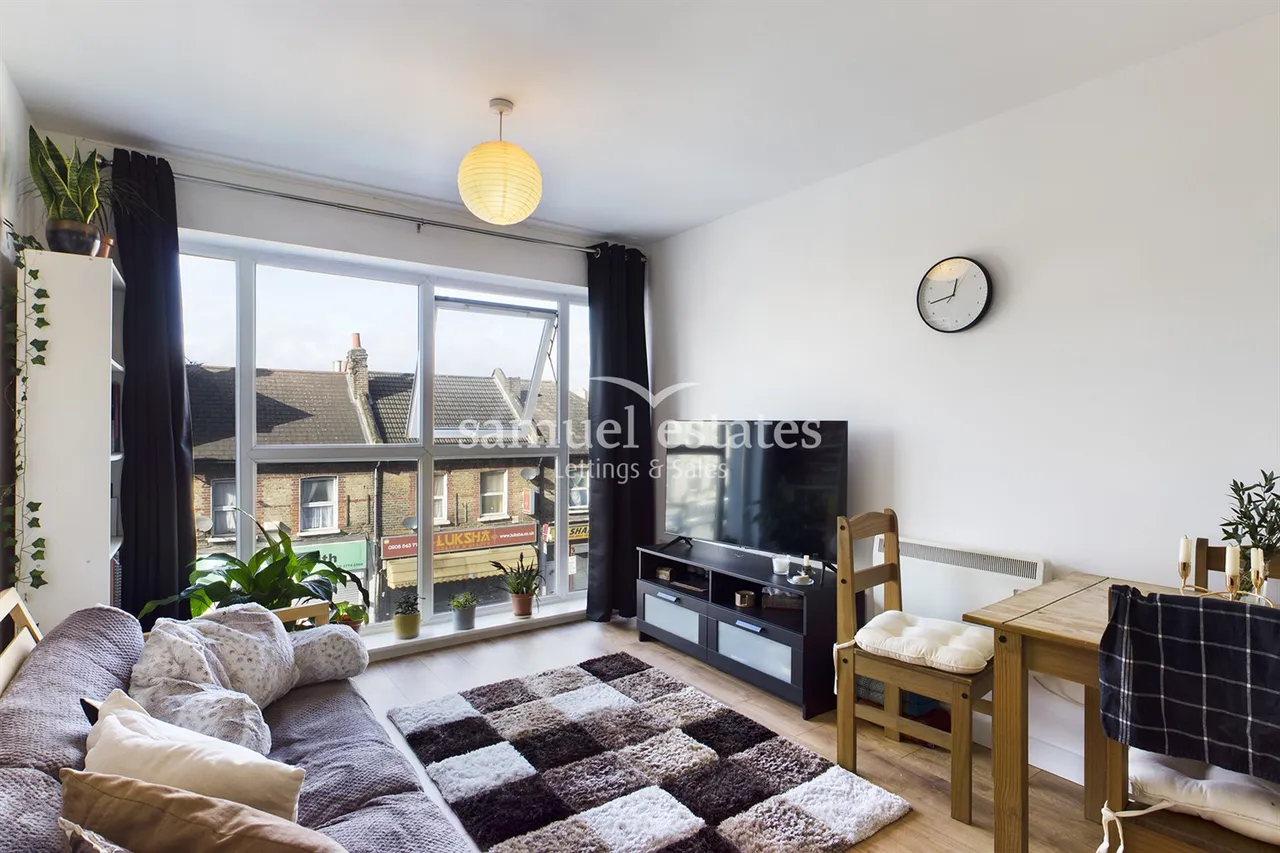 2 bed flat to rent — 3 High Street, Colliers Wood, London, SW19 2BF