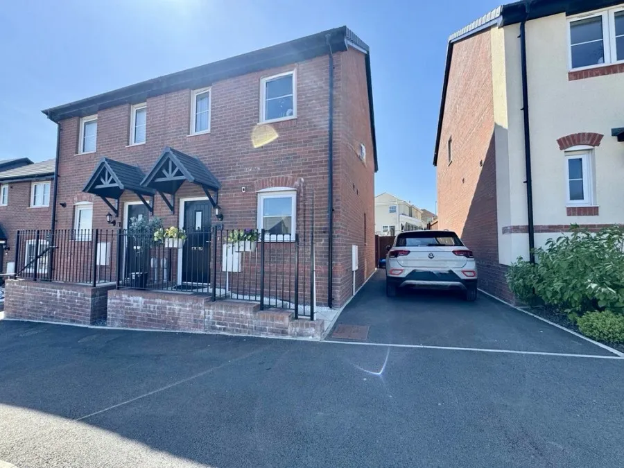 2 bed house for sale, The Coppice, Twynyrodyn, CF47