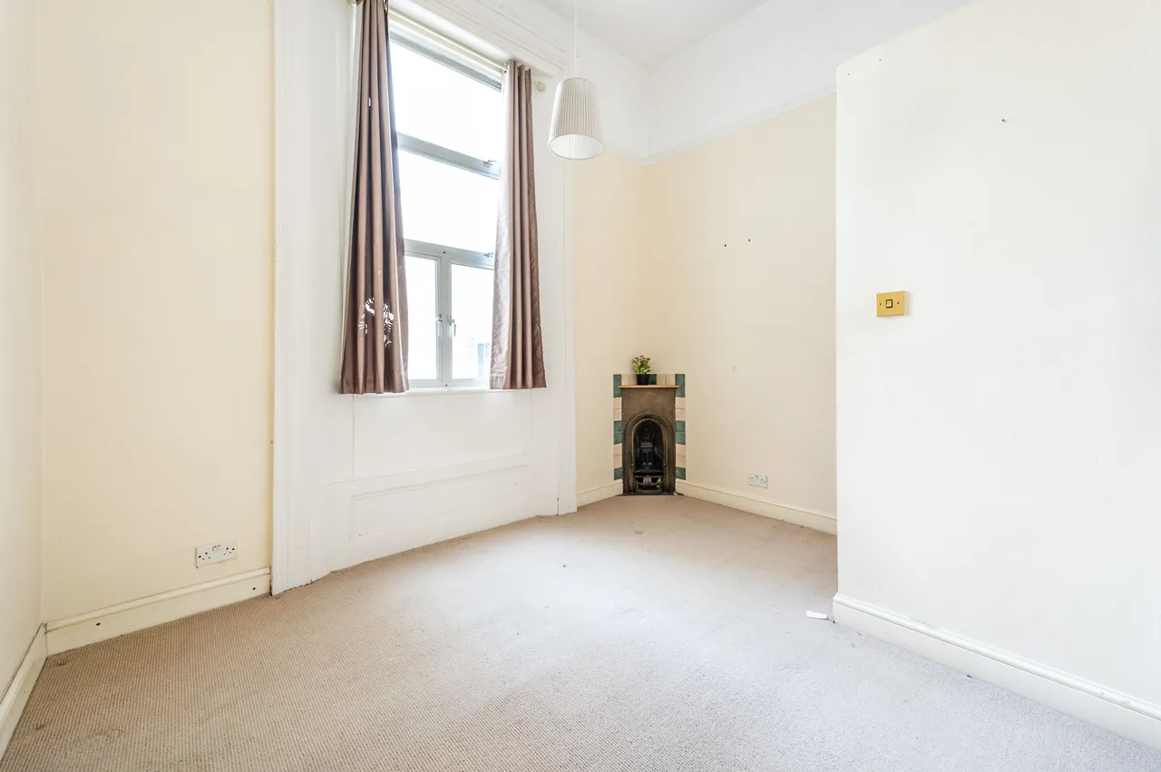 First Floor, 42 St Stephens Gardens, London, photo 7