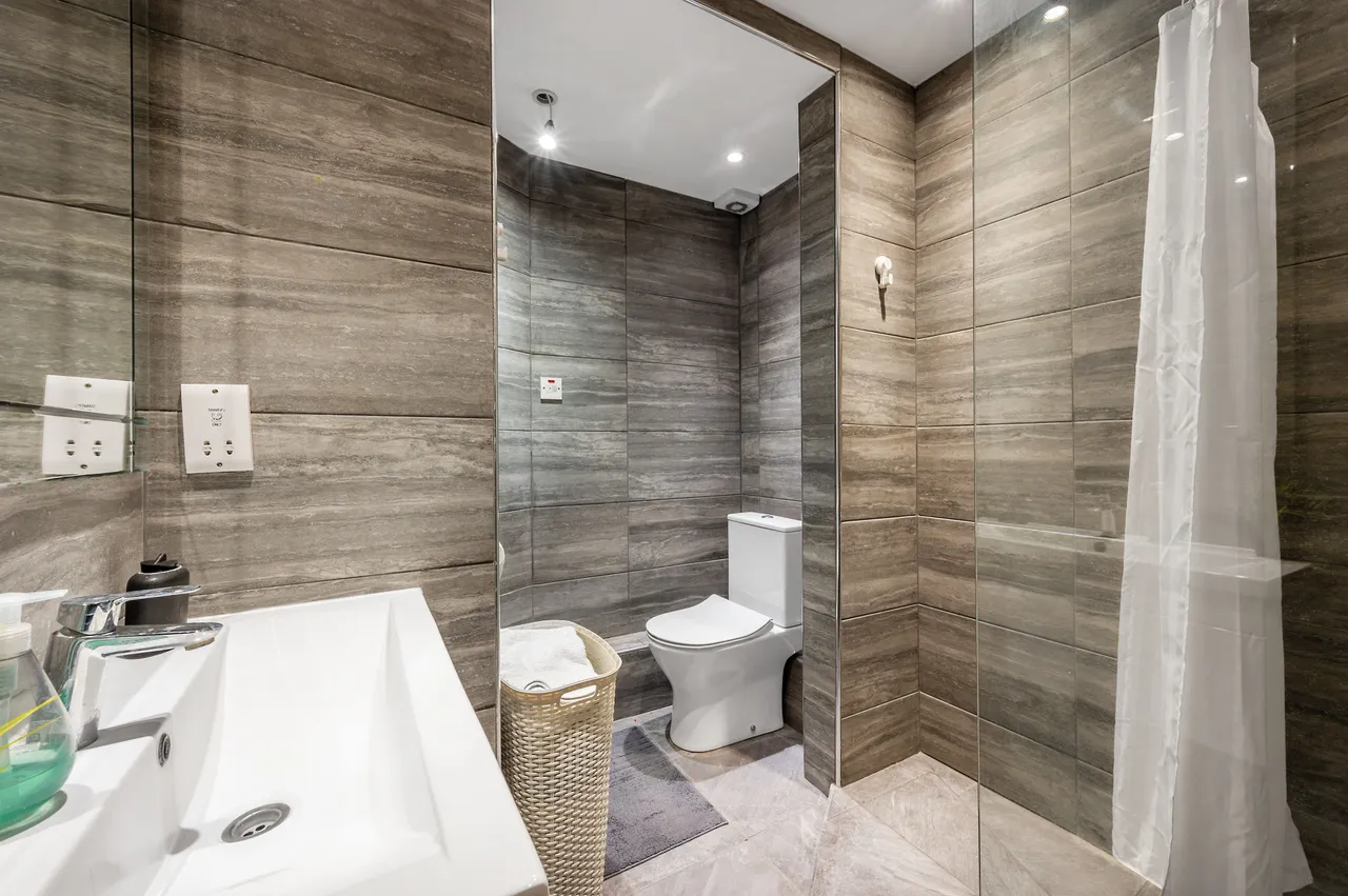 First Floor, 42 St Stephens Gardens, London, photo 6