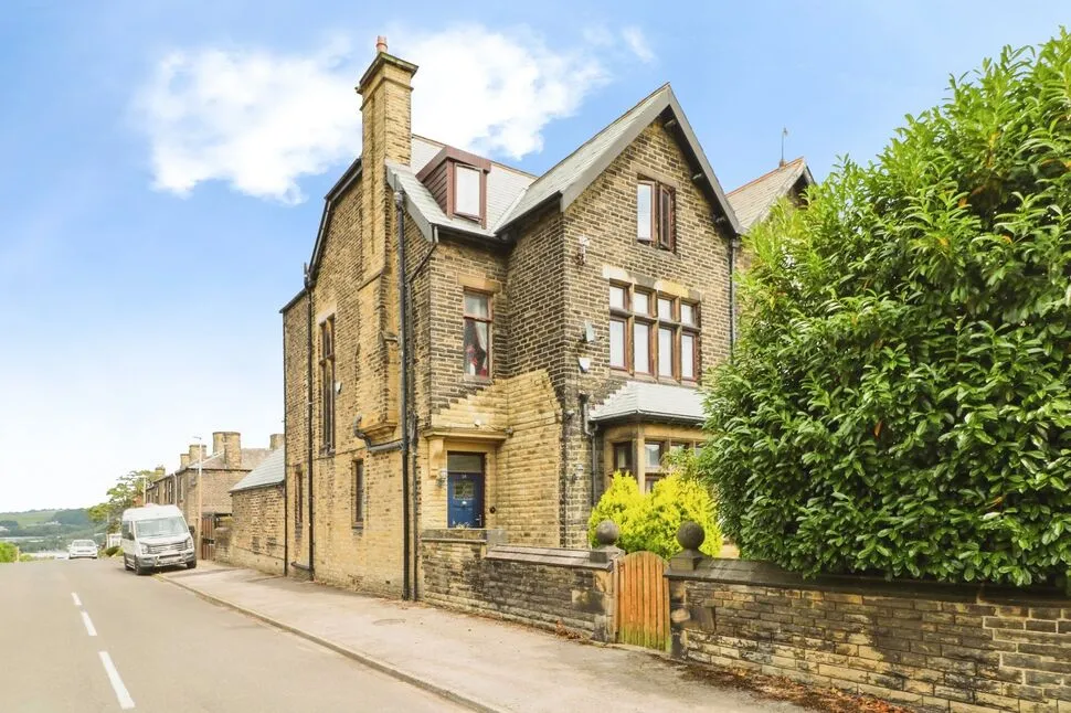 6 bed house for sale — Whitcliffe Road, Cleckheaton, West Yorkshire, BD19