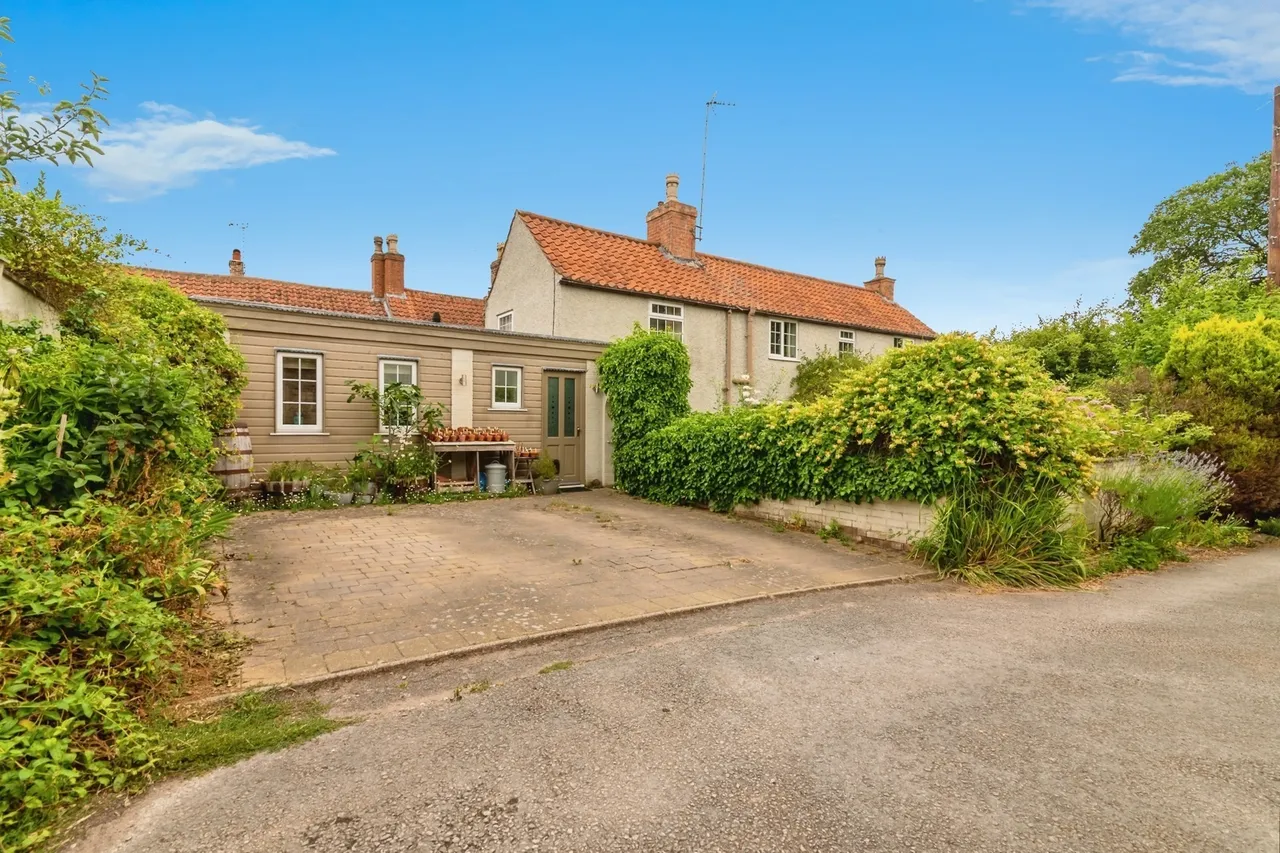 3 bed house for sale, Kneeton Road, East Bridgford, NG13