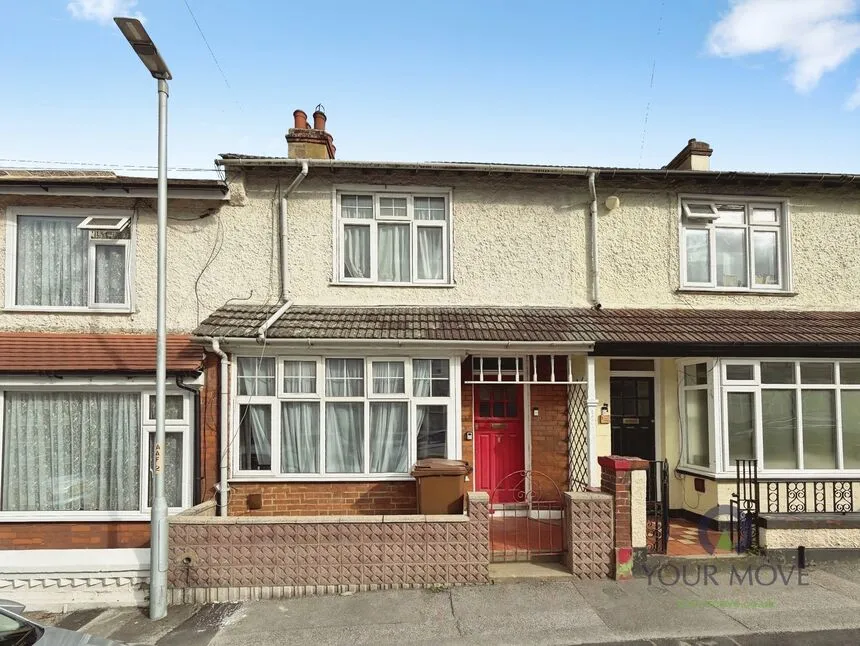 2 bed house to rent — Albany Road, Gillingham, Kent, ME7