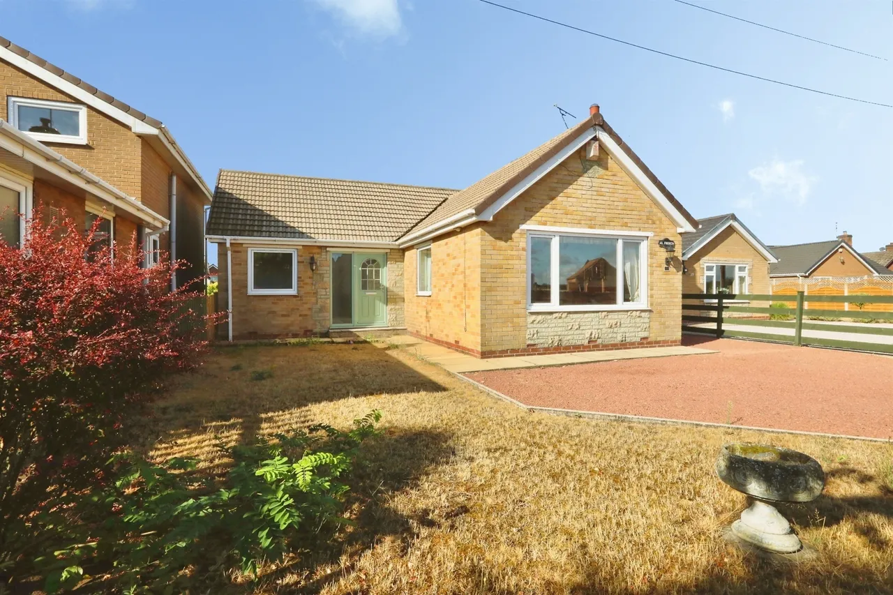 3 bed house for sale — Cove Road, Westwoodside, Doncaster
