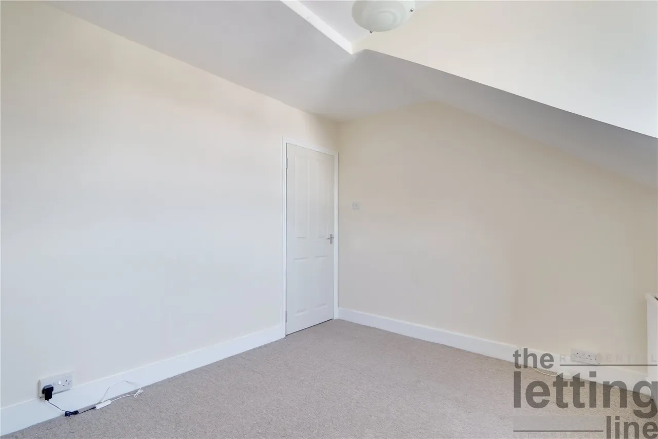 The Ridgeway, Enfield, Middlesex, EN2 8NX, photo 6
