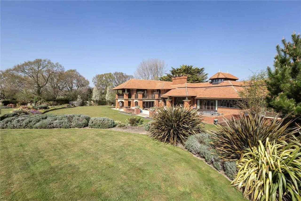 8 bed house for sale — Itchenor Road, Itchenor, Chichester, West Sussex, PO20 7DL