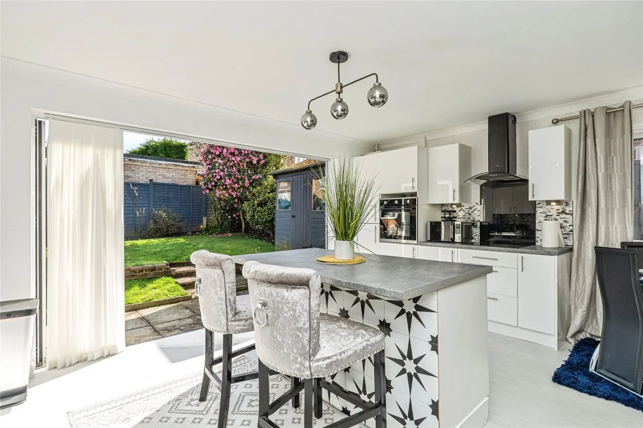 Downsview Drive, Midhurst, GU29, photo 5