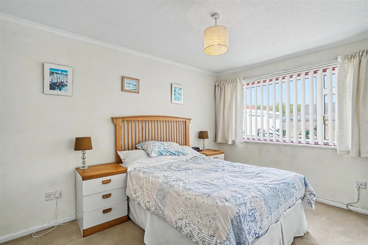 Avondale Gardens, Gillingham, photo 5