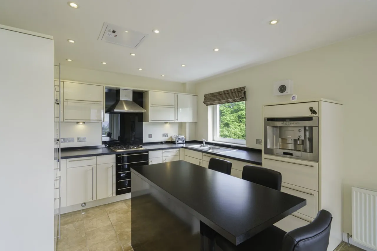 3 bed flat to rent, Rubislaw Drive, Aberdeen, AB15