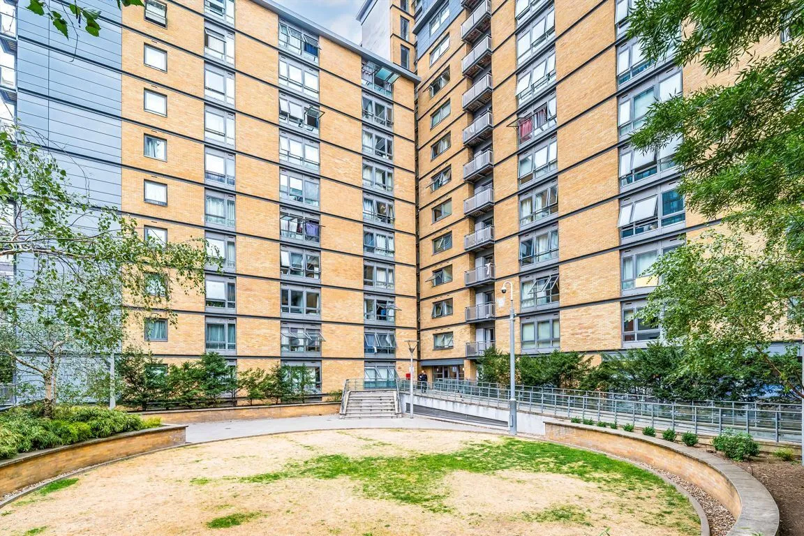 Victoria Road, North Acton, photo 6
