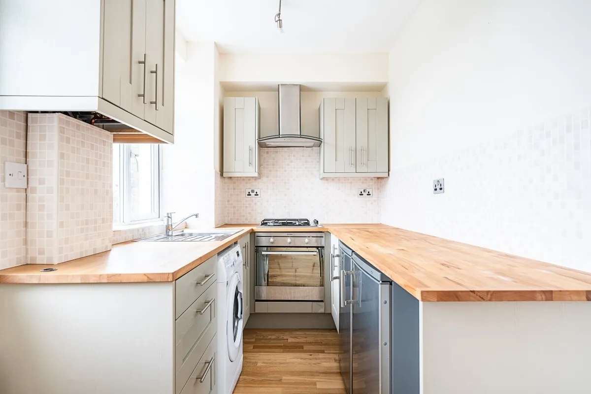Alexandra Park Road, London, N10, photo 2