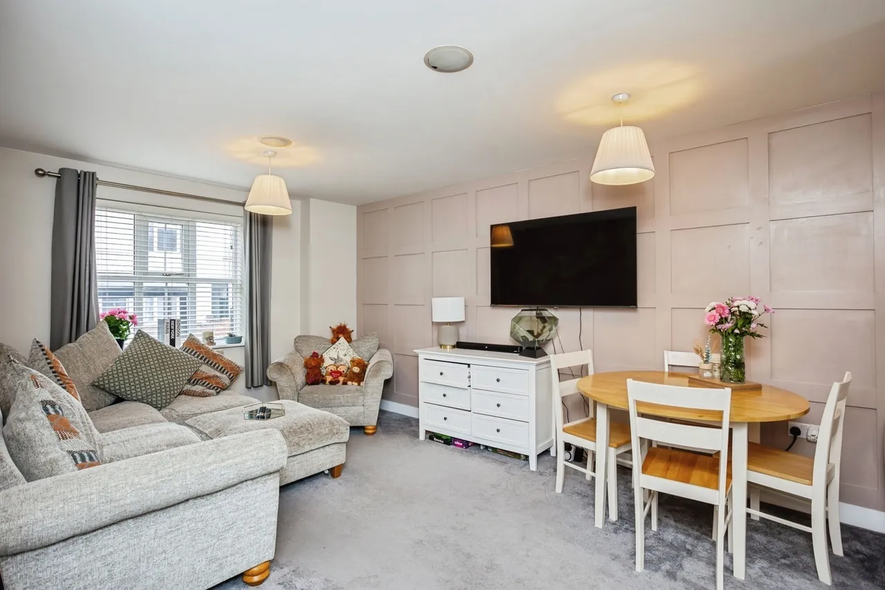 2 bed flat for sale, Hooks Close, Leicester, LE7